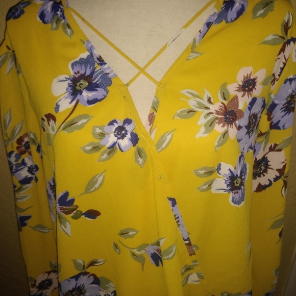 Beautiful Top - Picture 2 of 3